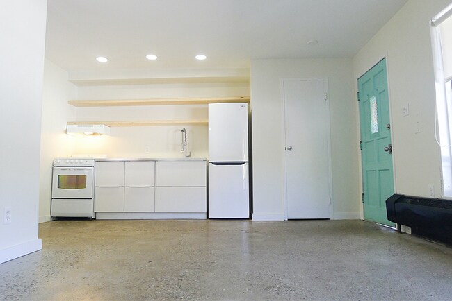 Primary Photo - 1060 Van Dyke St