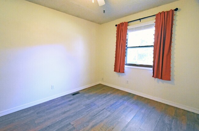 Building Photo - 30 Bayberry Ln