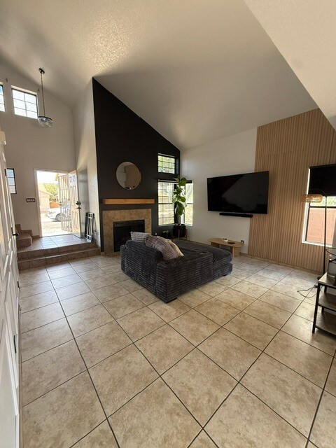 Building Photo - FOR RENT