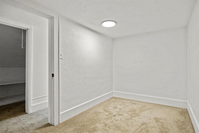 Building Photo - 609 SW 30th St