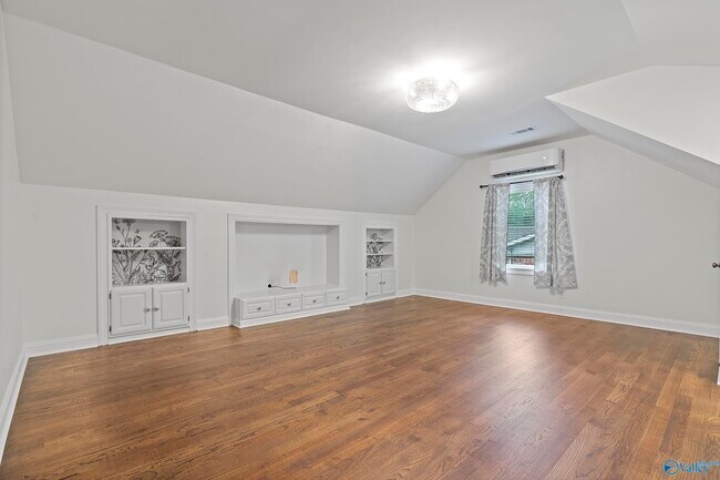Building Photo - 818 Esslinger Rd SE