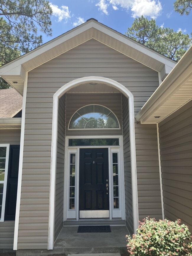 Building Photo - 318 Riverchase Dr