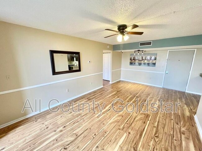 Building Photo - 21405 Olean Blvd