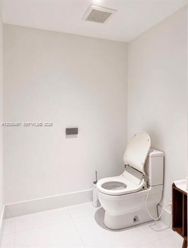 Building Photo - 300 Sunny Isles Blvd