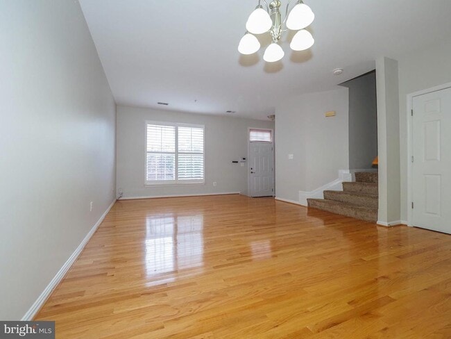 Building Photo - 32 Harbour Heights Dr