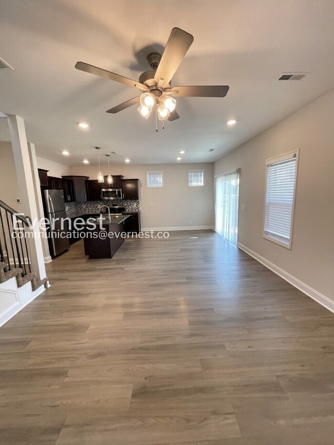 Building Photo - 215 King Rd