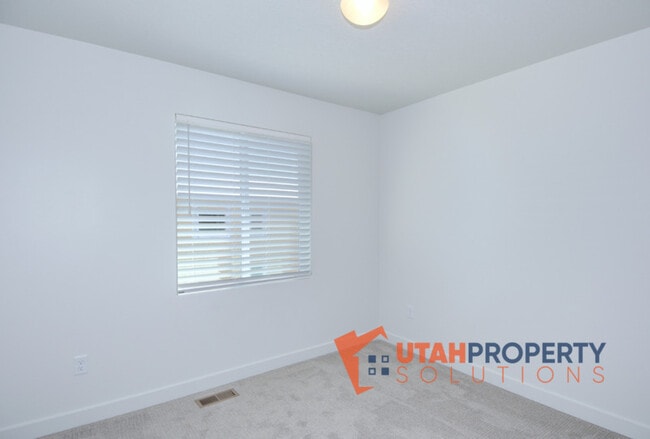 Building Photo - 952 W 500 S