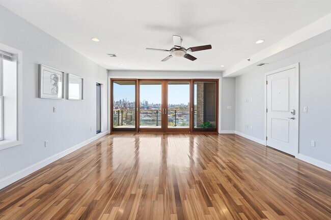 Building Photo - 215 Manhattan Ave