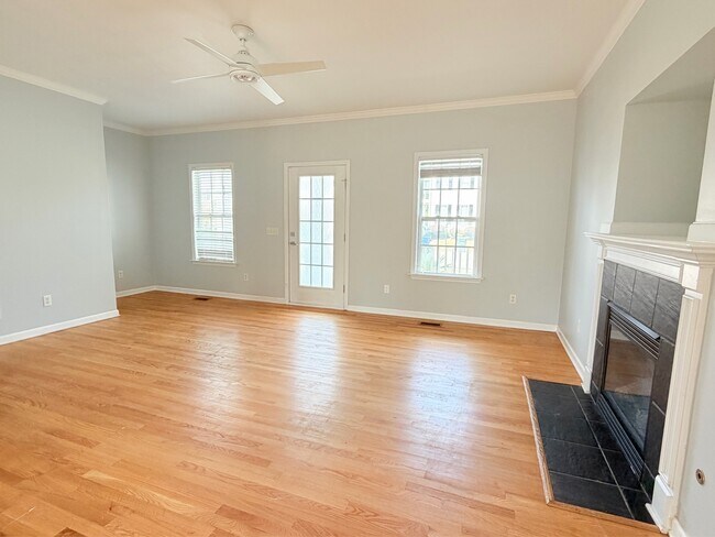 Building Photo - 307 Laurel Hill Ln