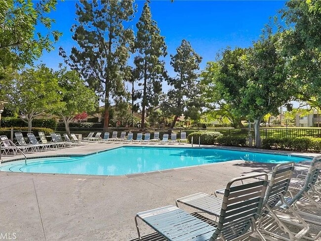 Building Photo - 63 Wildwood