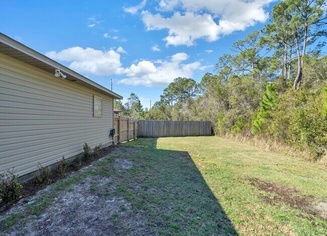 Building Photo - 8390 Island Dr