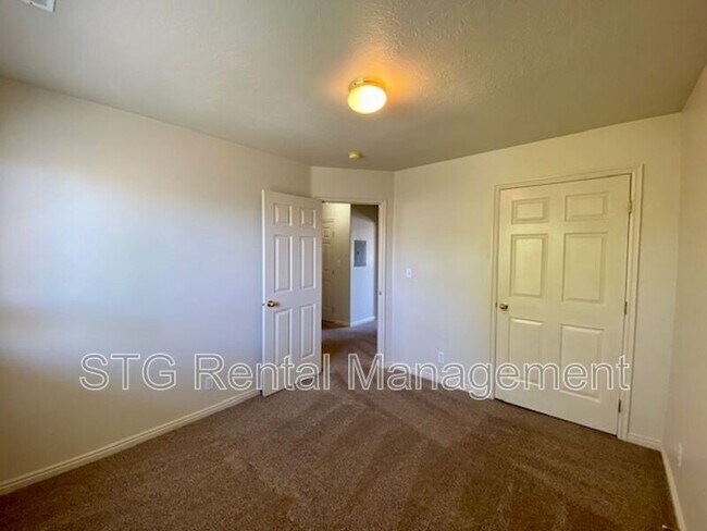 Building Photo - 180 E 100 N