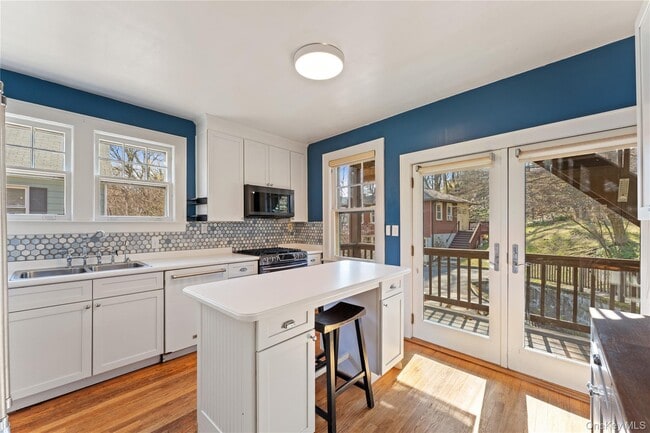 Building Photo - 92 Pocantico St