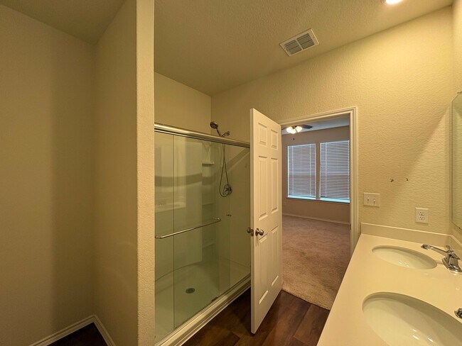 Building Photo - Open-Concept Living with Easy Access to I-10 & Loop 1604