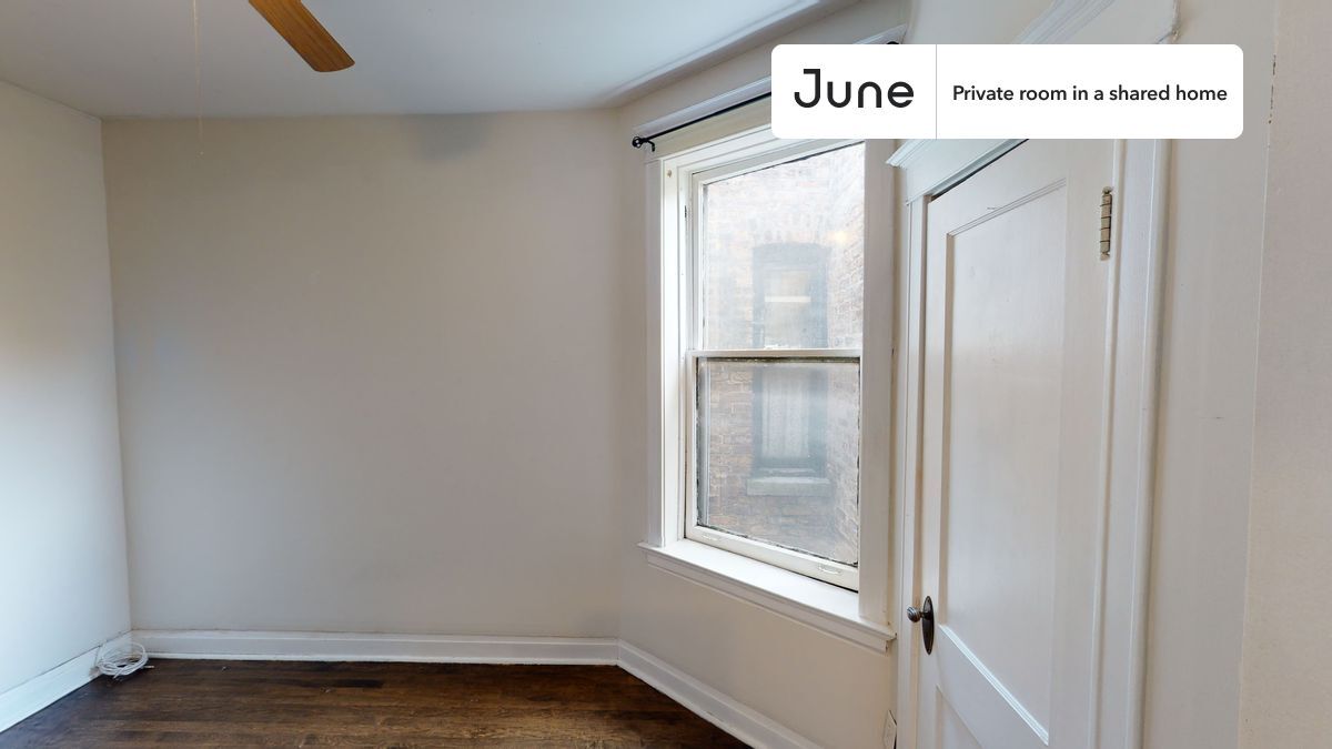 Building Photo - Room in Shared 3 bed/1.5 bath home