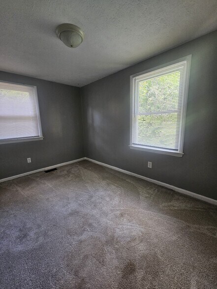 Building Photo - 259 Lakeview Dr