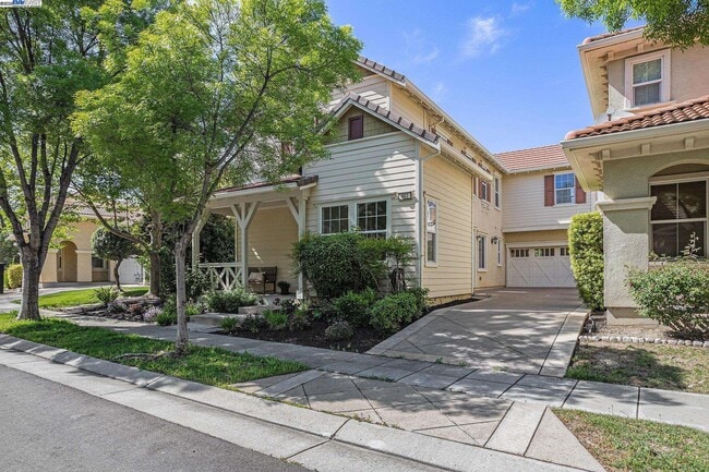 Building Photo - 463 W Felicidad Ave