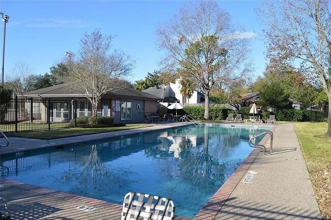Building Photo - 12800 Briar Forest Dr