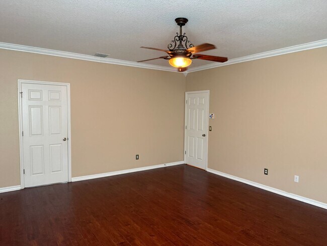 Building Photo - Gorgeous 5 bedrooms, 4 bath, 3 car garage single family home in Clermont