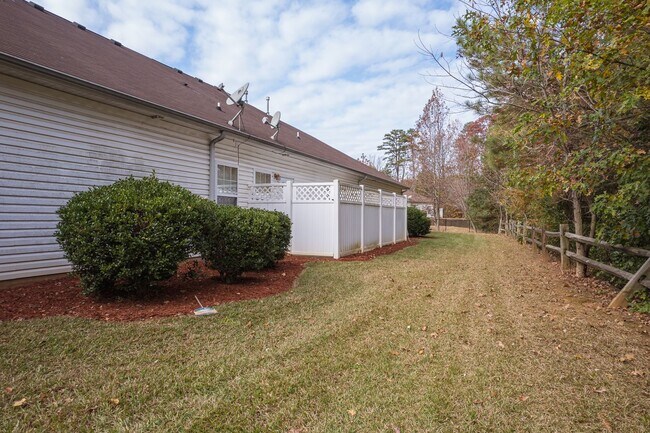 Building Photo - 7020 Somerset Springs