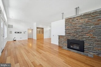 Building Photo - 29 Rolling Rd