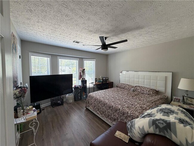 Building Photo - 934 Bay Ridge Dr