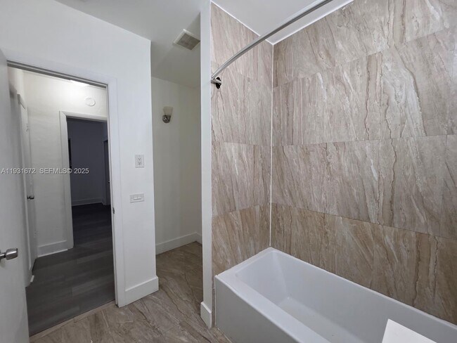 Building Photo - 1267 NE 117th St