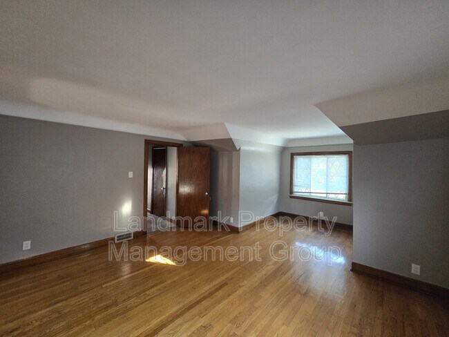 Building Photo - 9657 Outer Dr E