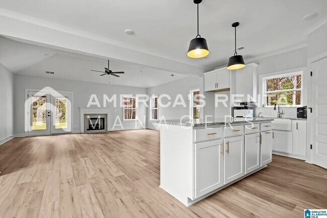 Building Photo - Rare 5 Bedroom Home for Rent!