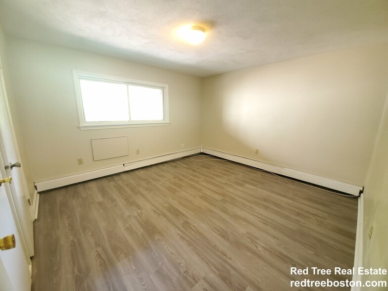 Building Photo - 13 Suffolk St