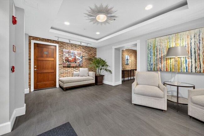 Building Photo - Available Now! High End 2 Bed 2 Bath in Lu...