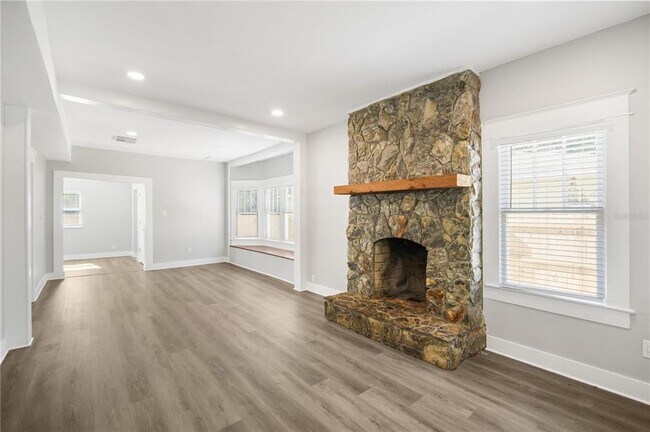 Building Photo - 1805 E Louisiana Ave