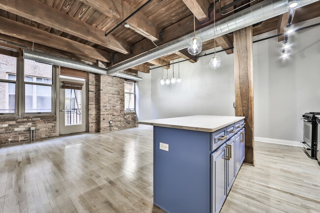 Building Photo - 1500 W Monroe St