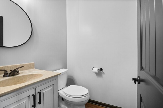 Building Photo - 869 E Accipiter Cir
