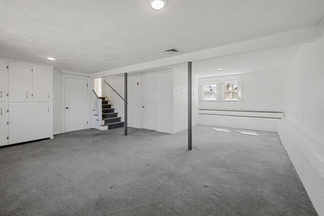 Building Photo - 160 Ravenswood Rd