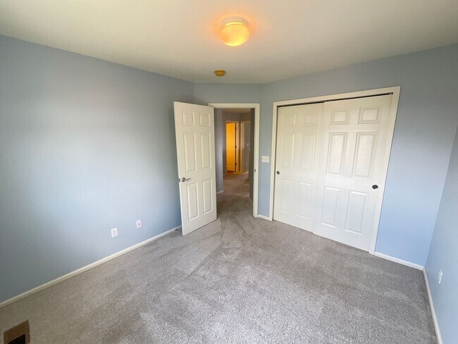 Building Photo - 3 Bedroom Home Available Near Barnes Rd & ...