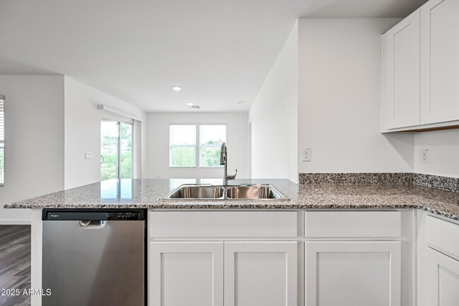 Building Photo - 1855 Yance Dr