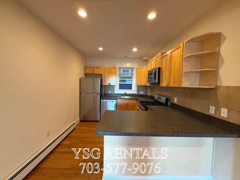 Building Photo - 34 Calumet St