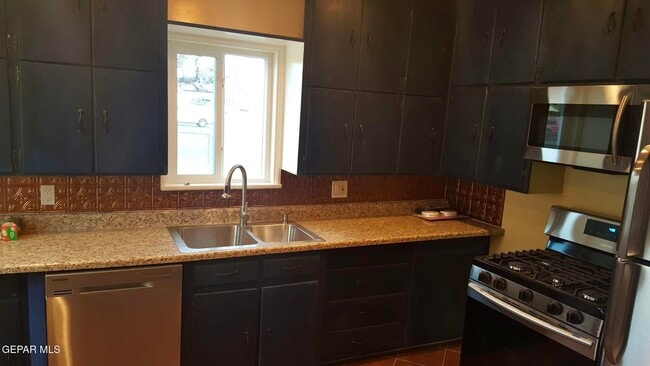 Building Photo - 1505 Howze St