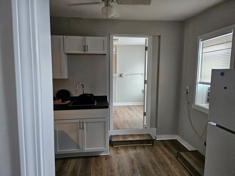 Kitchen, bathroom - 613 Poplar St