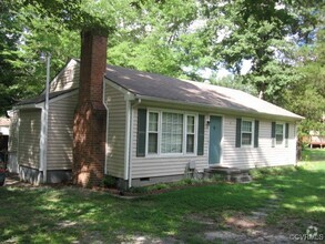 Building Photo - 9906 Family Ln