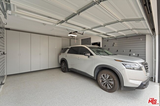 Building Photo - 8348 Reading Ave