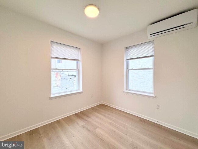 Building Photo - 319 E Lehigh Ave