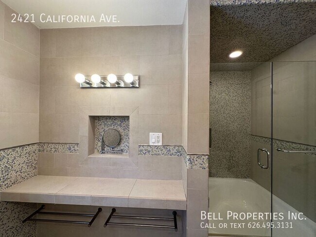 Building Photo - 2421 California Ave