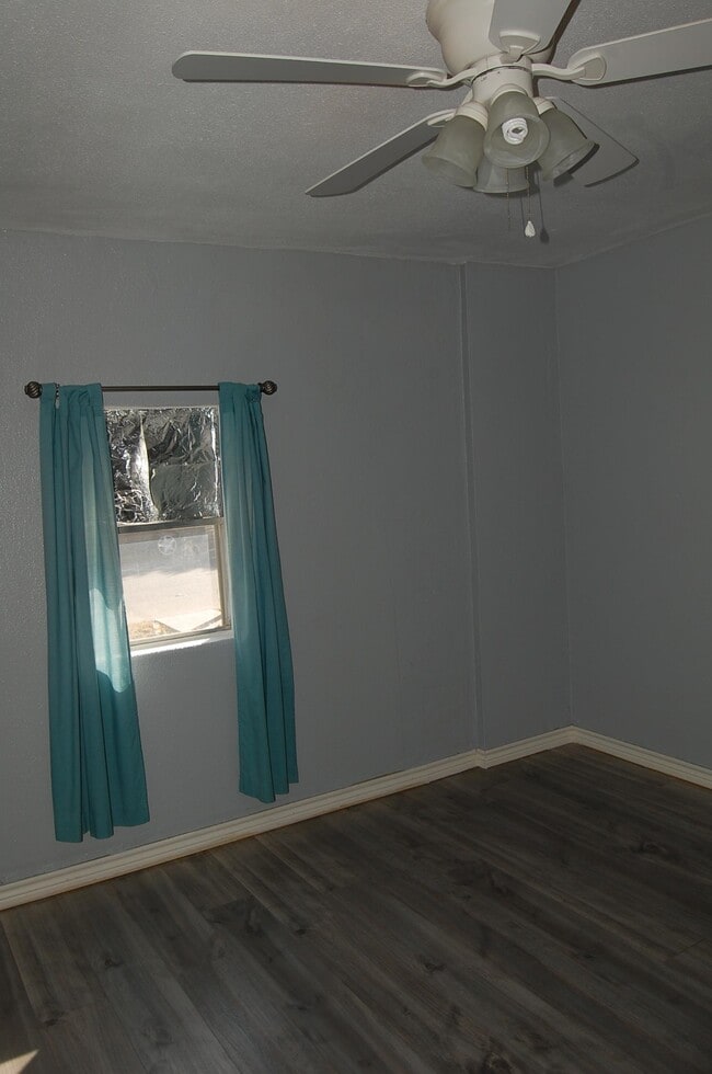 Building Photo - 1902 E Price St