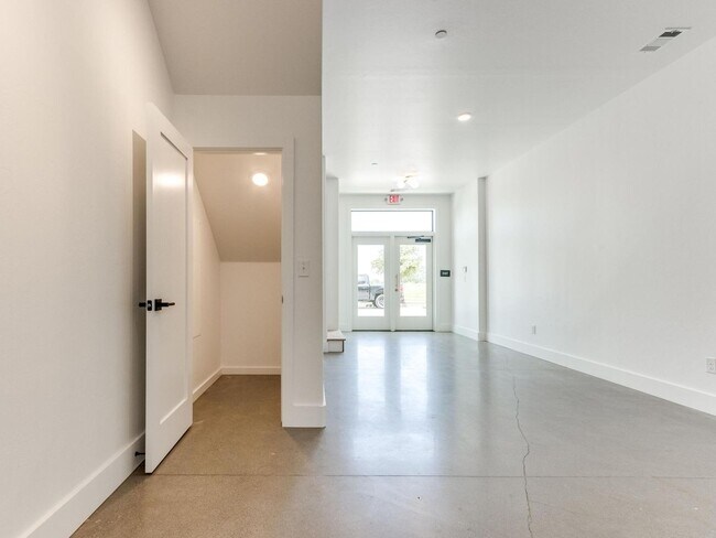 Building Photo - High Traffic Office Space in Beautiful Wheeler District of OKC