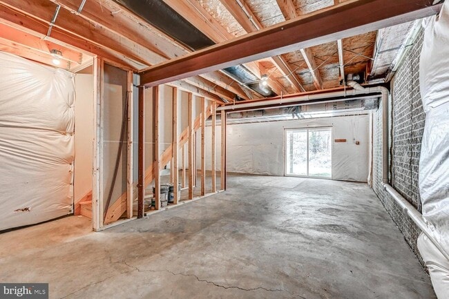 Building Photo - 180 Breezewood Dr