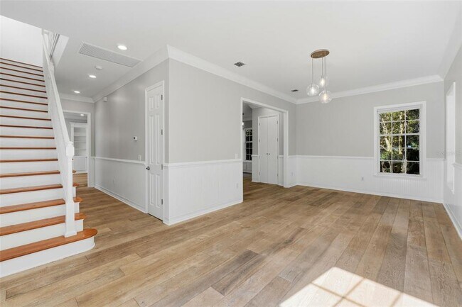 Building Photo - 815 Lake Evalyn Dr