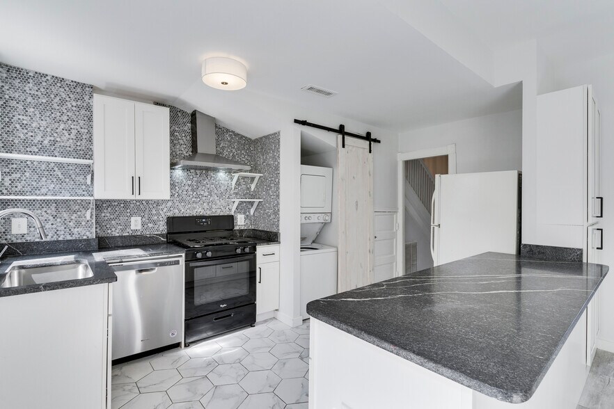 Building Photo - 710 Columbia Rd NW