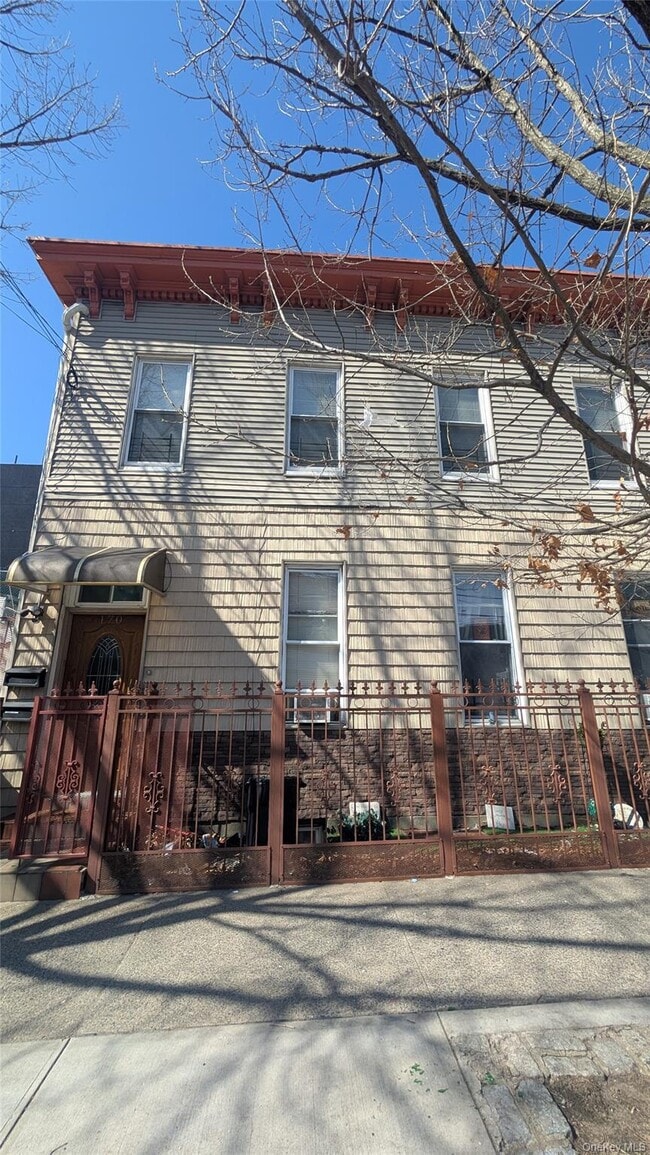 Building Photo - 170 Bradford St